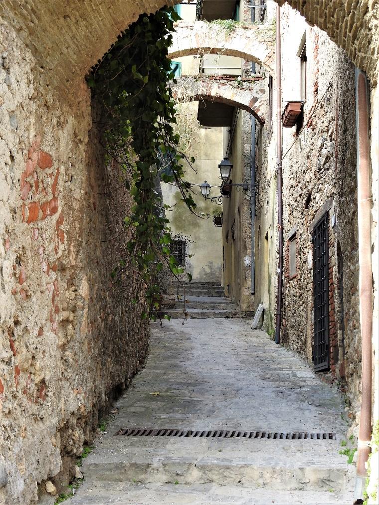 A stone building
Description generated with very high confidence